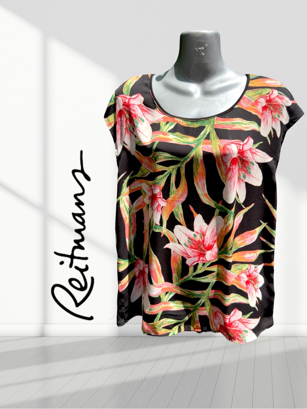 Reitmans The Relaxed Tropical Floral Blouse Cap Sleeve Black Pink Size M